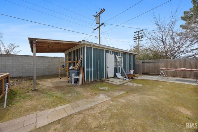 6009 Carter Avenue, Bakersfield, CA 93308