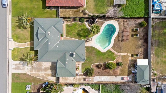 6009 Carter Avenue, Bakersfield, CA 93308