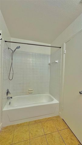 10135 W Sunrise Blvd 304, Plantation, FL 33322