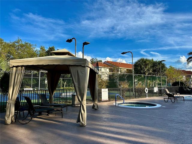 10135 W Sunrise Blvd 304, Plantation, FL 33322