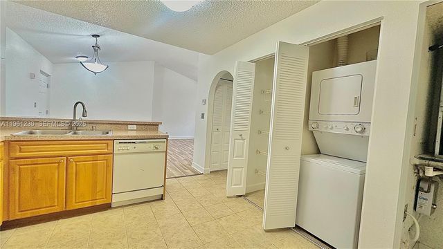 10135 W Sunrise Blvd 304, Plantation, FL 33322