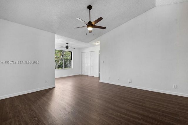 3340 N Pinewalk Dr N 1527, Margate, FL 33063