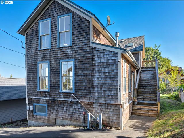 686 29TH St, Astoria, OR 97103