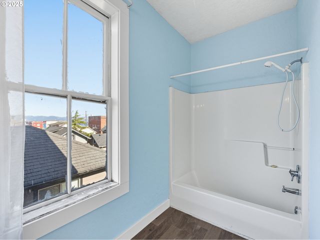 686 29TH St, Astoria, OR 97103