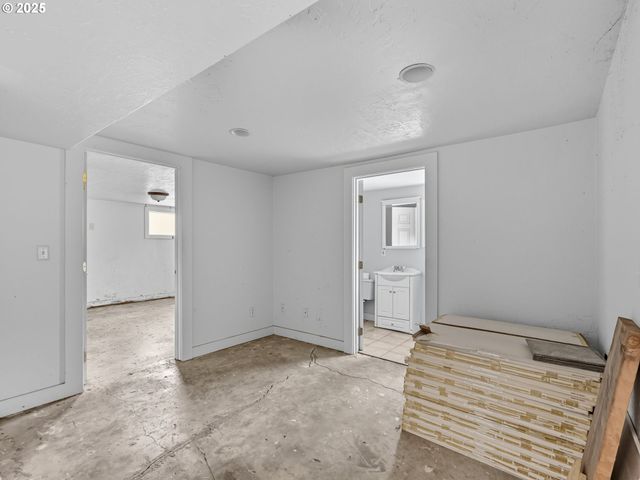 686 29TH St, Astoria, OR 97103