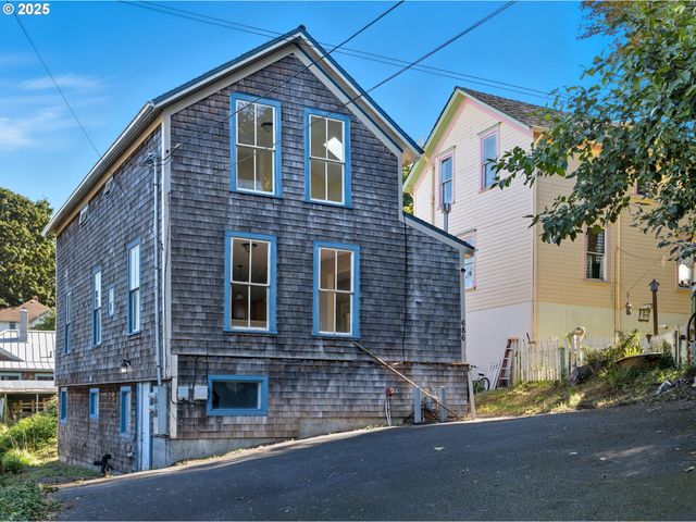686 29TH St, Astoria, OR 97103