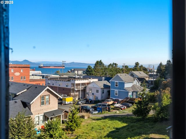 686 29TH St, Astoria, OR 97103