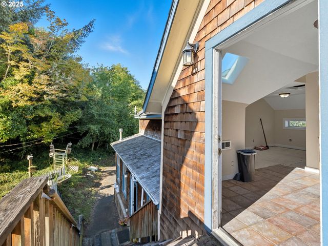 686 29TH St, Astoria, OR 97103