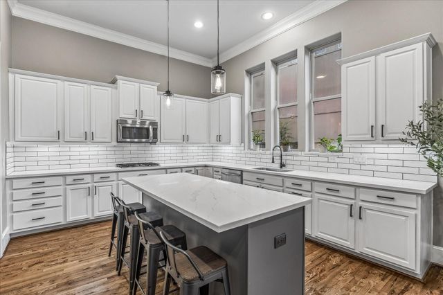 5607 Cohn Meadows, Houston, TX 77007