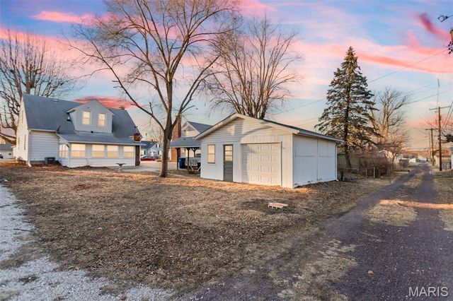 453 George Street, Wood River, IL 62095