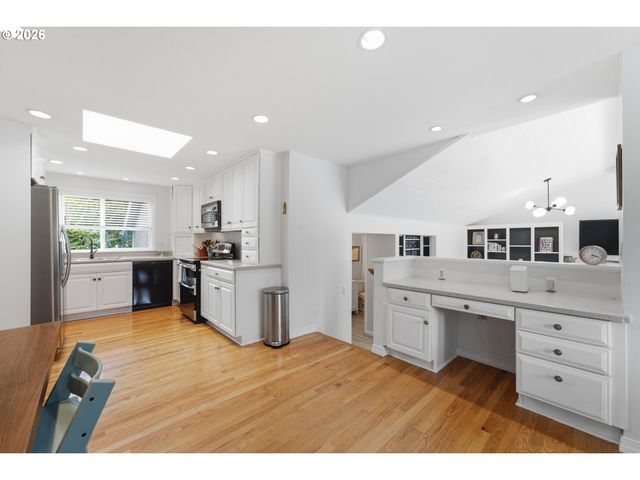 4437 Nw METOLIUS Ct, Portland, OR 97229