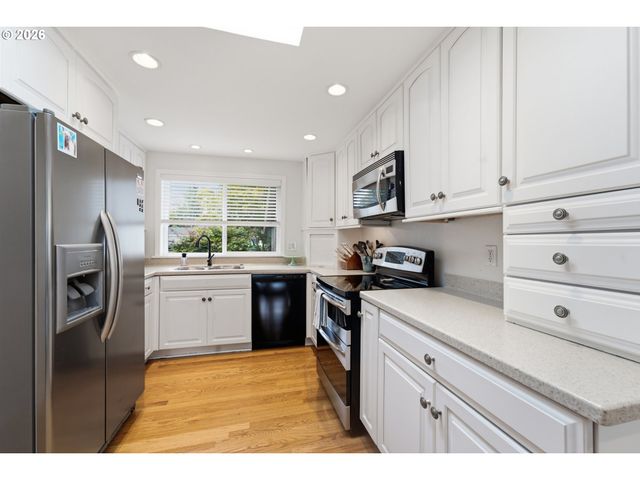 4437 Nw METOLIUS Ct, Portland, OR 97229