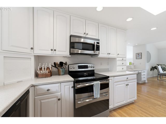 4437 Nw METOLIUS Ct, Portland, OR 97229