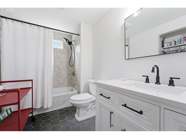 4437 Nw METOLIUS Ct, Portland, OR 97229