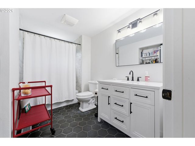 4437 Nw METOLIUS Ct, Portland, OR 97229