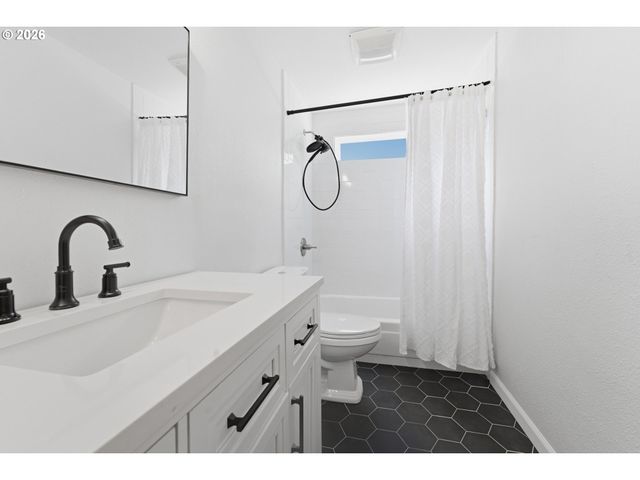 4437 Nw METOLIUS Ct, Portland, OR 97229