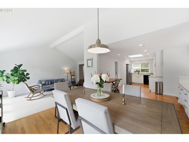 4437 Nw METOLIUS Ct, Portland, OR 97229