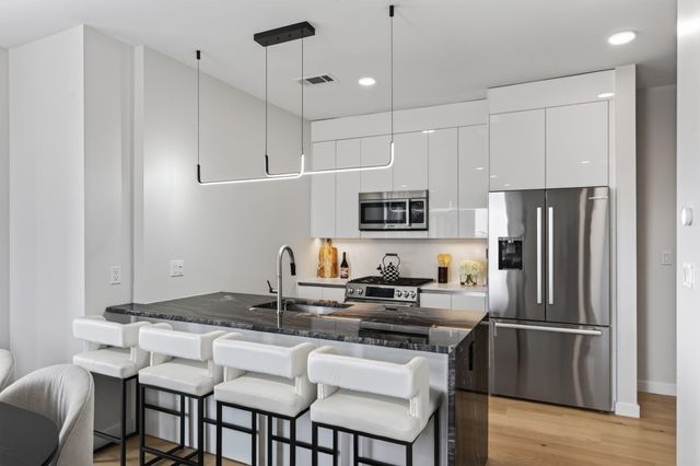 2-10 Maverick Sq PH604, Boston, MA 02128