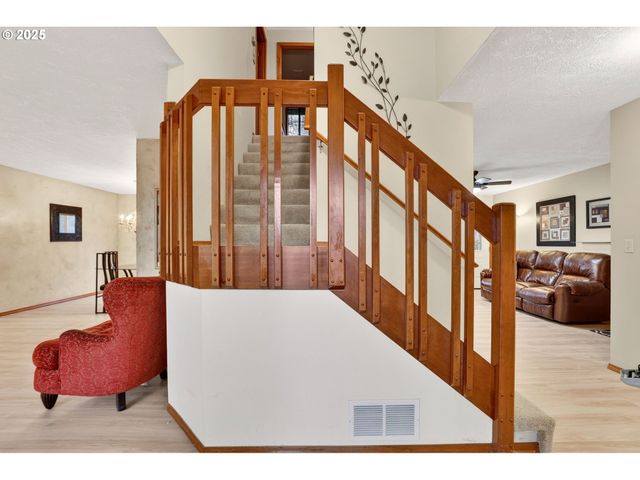 67 Nw ORCHARD Pl, Gresham, OR 97030