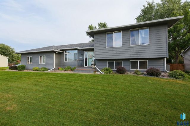 7216 W Strabane St Street, Sioux Falls, SD 57106