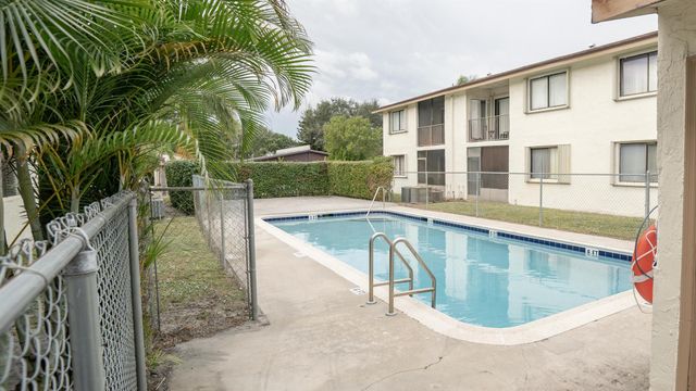 136 NW 60th Avenue 7-2, Margate, FL 33063