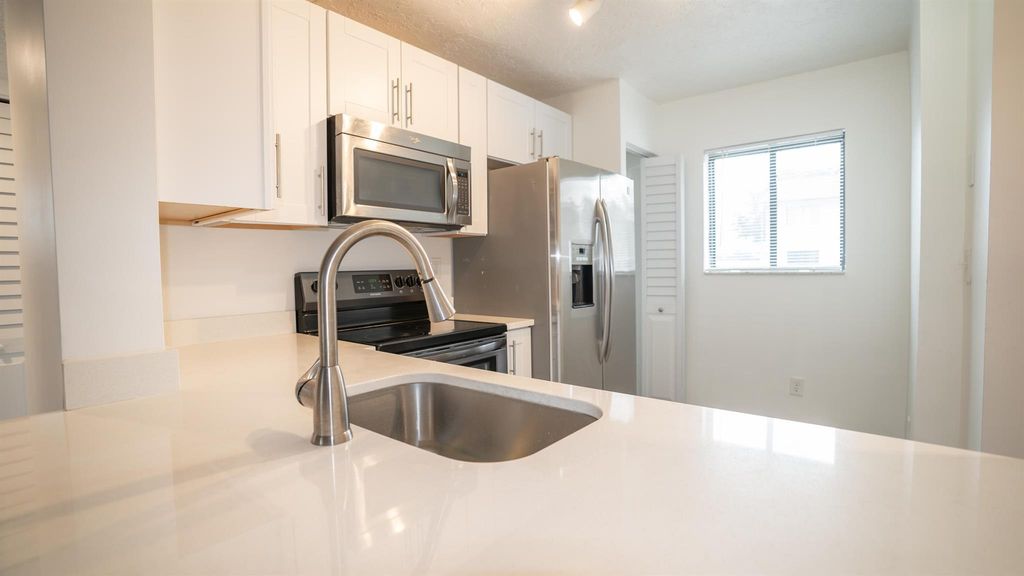 136 NW 60th Avenue 7-2, Margate, FL 33063