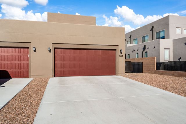 5236 Gold Hill Lane, Santa Fe, NM 87507