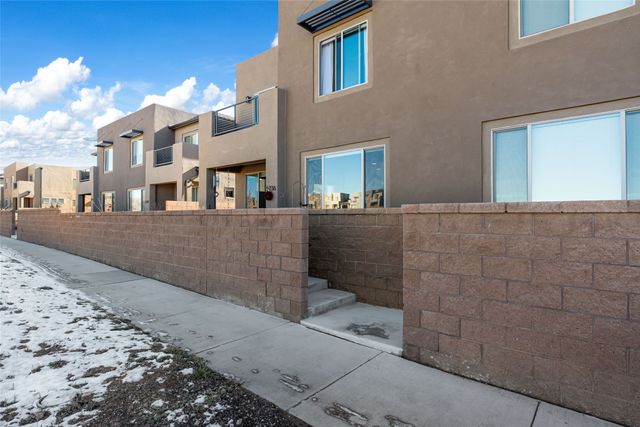 5236 Gold Hill Lane, Santa Fe, NM 87507