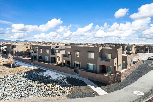 5236 Gold Hill Lane, Santa Fe, NM 87507