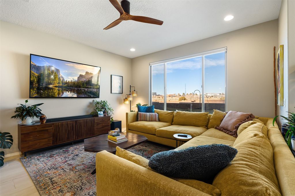 5236 Gold Hill Lane, Santa Fe, NM 87507