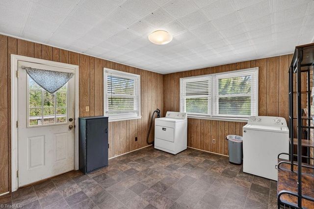 1319 S Old US Highway 52, Pilot Mountain, NC 27041