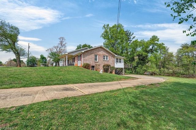 1319 S Old US Highway 52, Pilot Mountain, NC 27041