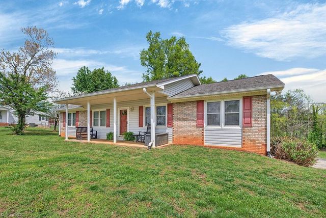 1319 S Old US Highway 52, Pilot Mountain, NC 27041