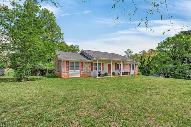 1319 S Old US Highway 52, Pilot Mountain, NC 27041