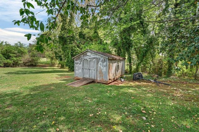 1319 S Old US Highway 52, Pilot Mountain, NC 27041