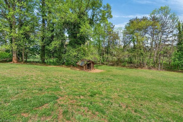 1319 S Old US Highway 52, Pilot Mountain, NC 27041
