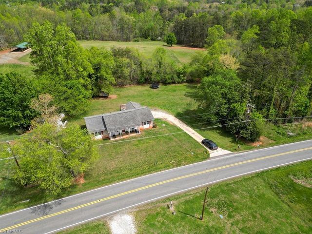 1319 S Old US Highway 52, Pilot Mountain, NC 27041