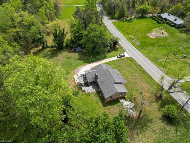 1319 S Old US Highway 52, Pilot Mountain, NC 27041