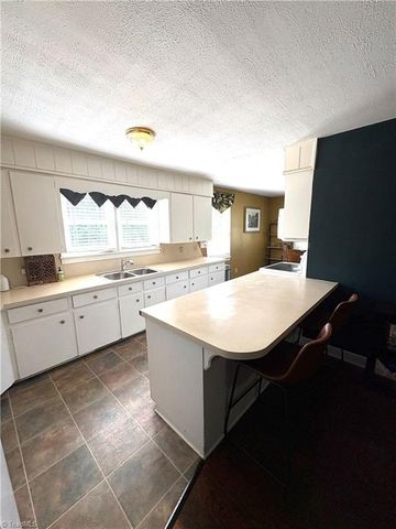 1319 S Old US Highway 52, Pilot Mountain, NC 27041