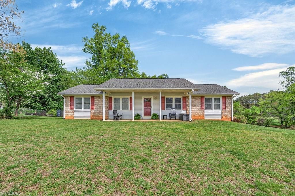1319 S Old US Highway 52, Pilot Mountain, NC 27041