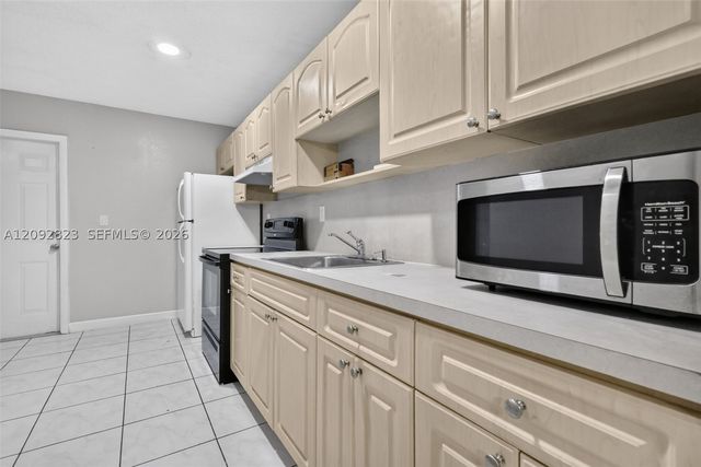275 W 68th St 106, Hialeah, FL 33014