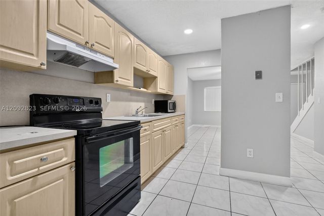 275 W 68th St 106, Hialeah, FL 33014