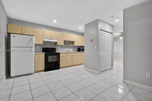 275 W 68th St 106, Hialeah, FL 33014