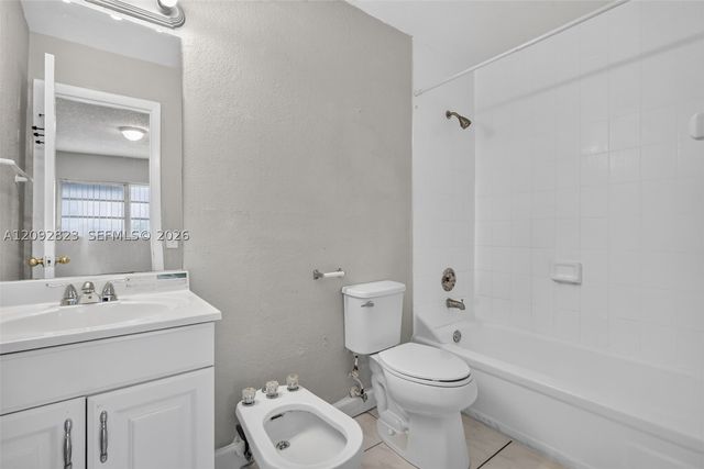 275 W 68th St 106, Hialeah, FL 33014