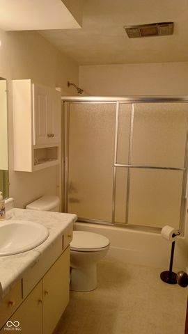 2033 Alhambra Court B, Anderson, IN 46013