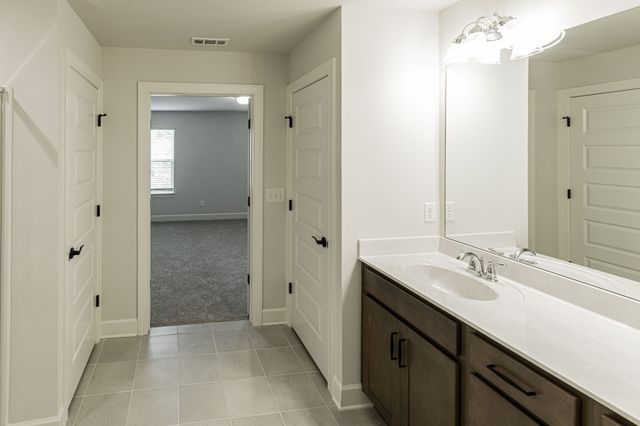 5032 Ozment Dr, Nolensville, TN 37135