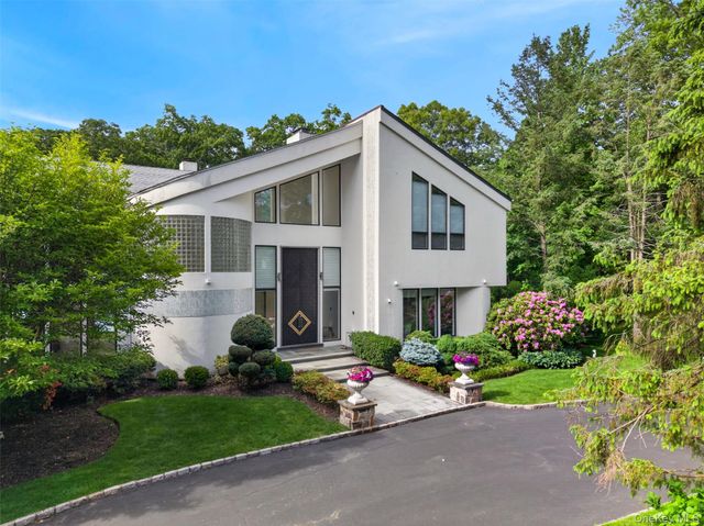 80 Tall Oak Crescent, Syosset, NY 11791