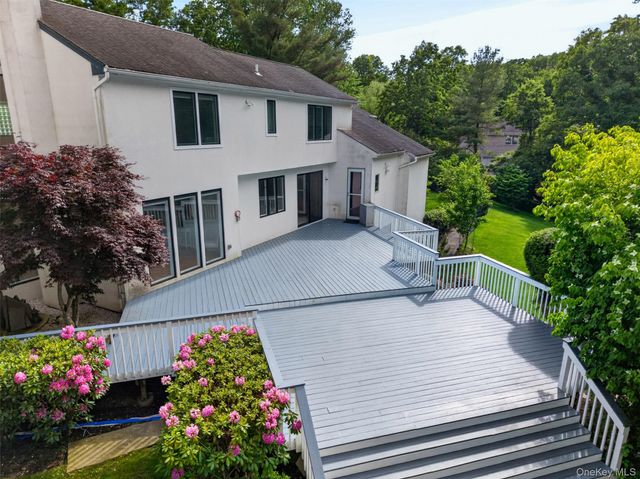 80 Tall Oak Crescent, Syosset, NY 11791