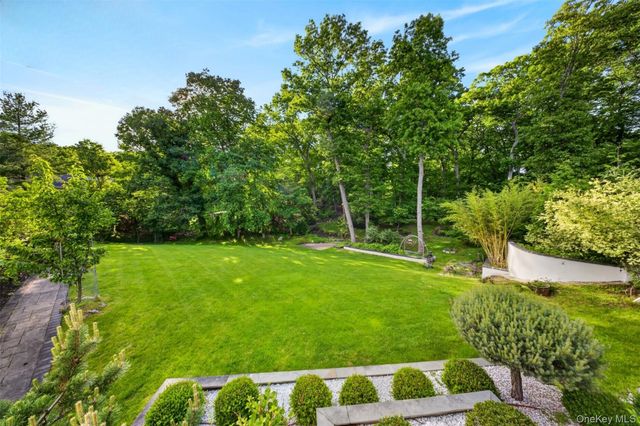 80 Tall Oak Crescent, Syosset, NY 11791