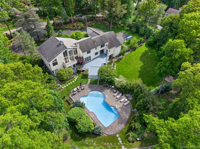 80 Tall Oak Crescent, Syosset, NY 11791